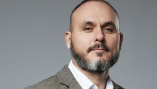 Александр Ситников успевает не только руководить самой большой школой в Новосибирске, но и вести уроки для девятиклассников. Со своими обязанностями он справляется так эффективно, что вошел в число лучших директоров российских школ. Фото предоставлено Александром Ситниковым