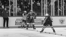 С 11 по 14 декабря в «Сибирь-Арене» прошел Кубок Первого канала — 2025, ежегодный международный турнир по хоккею с шайбой. Мастер-шоу турнира, в котором, кроме маститых спорт­сменов, приняли участие юные хоккеисты, стало ярким событием для болельщиков. Фото: Андрей Заржецкий