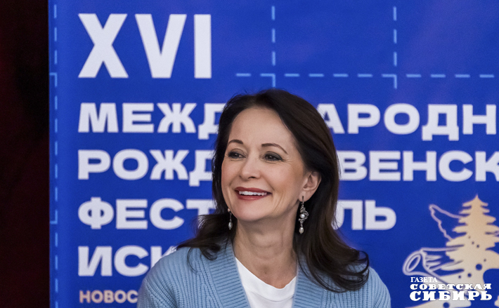 Специальные гости XVI Международного Рождественского фестиваля искусств — народный артист России Валерий Баринов и заслуженная артистка России Ольга Кабо — 13 декабря 2025 года представили литературно-музыкальный спектакль «Ты не становишься воспоминаньем…». Композиция включила произведения Бунина, Фета, Блока, Ахматовой, Цветаевой, Есенина, Пастернака, Тарковского, Шекспира в сопровождении музыки Чайковского, Скрябина, Массне, Бетховена, Крейслера. Фото: Андрей Заржецкий