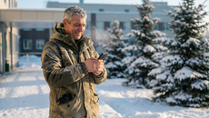 Реабилитационный сертификат для участников СВО, разработанный по инициативе губернатора Андрея Травникова, в минувшем году стал полностью электронным — получить его можно при помощи сервиса «Карта жителя Новосибирской области». Изображение сгенерировано nano-banana-pro