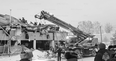 Аварийно-спасательная операция заняла пять часов, было привлечено более 350 человек и 74 единицы техники, в том числе дроны. Фото: пресс-служба ГУ МЧС России по Новосибирской области