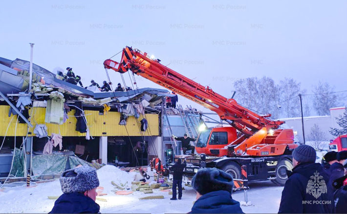 Аварийно-спасательная операция заняла пять часов, было привлечено более 350 человек и 74 единицы техники, в том числе дроны. Фото: пресс-служба ГУ МЧС России по Новосибирской области