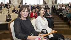 Мы уже третье поколение, — говорит преподаватель. — Первыми учителями были наши бабушки, затем — родители, а уж потом и наша очередь подошла.  Фото: Андрей Заржецкий