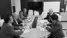 Андрей Травников в начале недели встретился с представителями НИИ. Фото: пресс-служба губернатора Новосибирской области