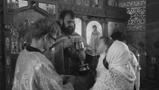 Причащение за Божественной литургией в день Покрова Пресвятой Богородицы в храме во имя святого апостола и евангелиста Луки в городе Купино. Фото из архива Храма