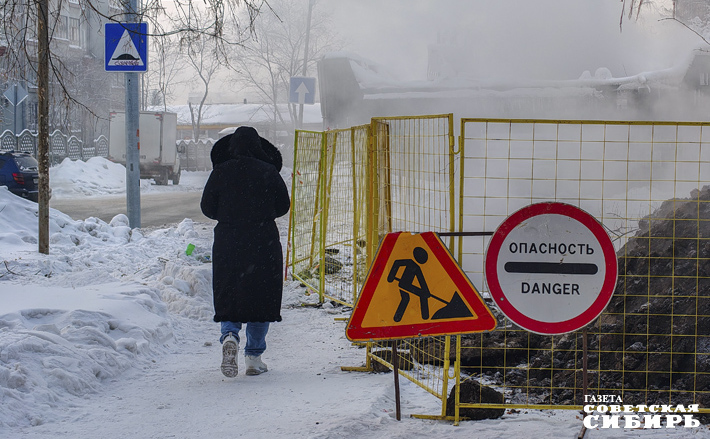 В прошлом году энергетики отремонтировали 74 километра теплотрасс — на десять километров больше плана. Но прорывы случаются, трубы приходится ремонтировать в авральном порядке. Фото: Андрей Заржецкий