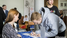 Выбор будущего места работы — вопрос серьезный, и лучше решать его заранее, до окончания учебы. Фото: Андрей Заржецкий