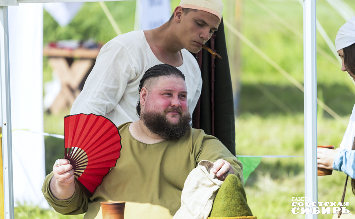 Фестиваль военно-исторической реконструкции «Сибирский огонь» каждый год собирает под Новосибирском в Колыванском районе тысячи участников и зрителей со всей России и из-за рубежа, получив признание как один из самых ярких событийных туристических брендов региона. Фото: Андрей Заржецкий/ архив