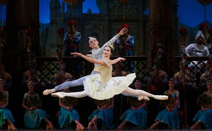 Гамзатти — Анна Одинцова, Солор — Сергей Полунин. Фото: предоставлено НОВАТ / Виктор дмитриев