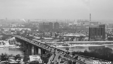 Конечно, недострои вряд ли могут украшать город. Вот, например, как «прекрасно» соседствует щербатое недостроенное здание гостиницы с разноцветным «Аквапарком». Фото: Андрей Заржецкий