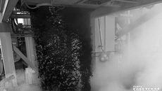 Сейчас на территории завода расположено 110 тысяч тонн инертных материалов, из которых и производится асфальт — щебень, песок, отсев. Все это привезено с каменного карьера в Тогучинском районе. Фото: Алина Кухмарь