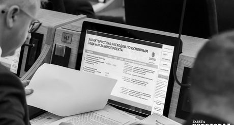 Найти средства на решение актуальных задач в сегодняшних условиях — задача не из легких. Тем не менее, парламентариям удалось ее решить. Фото: Андрей Заржецкий