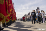 В 2026 году колонна «Бессмертного полка» (0+) взяла начало от часовни Николая Чудотворца на Красном проспекте. Фото: Андрей Заржецкий