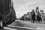 В 2026 году колонна «Бессмертного полка» (0+) взяла начало от часовни Николая Чудотворца на Красном проспекте. Фото: Андрей Заржецкий