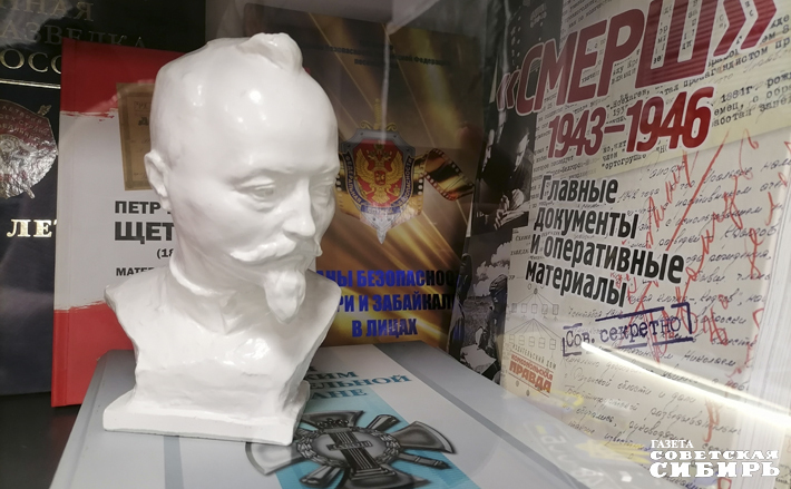 Бюст стража революционного порядка «железного» Феликса Дзержинского, матариалы СМЕРШа и разведки. Фонд музея силовиков сегодня весьма актуален. Фото: Юлия Назаренко