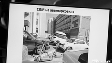 С наступлением тепла кикшеринговые электросамокаты заполонили не только городские тротуары и автопарковки, но и дворы, что вызывает большое недовольство и жалобы жителей. Фото: Андрей Заржецкий