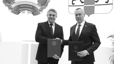 Соглашение о торгово-экономическом, научно-техническом, социальном и культурном сотрудничестве заключено на Петербургском международном экономическом форуме между Правительством Новосибирской области и Правительством Луганской Народной Респуб­лики. Фото: пресс-служба правительства Новосибирской области