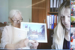 Во время прямого включения из Мемориального комплекса «Брестская крепость-герой» сибирячка передала в дар музею архивные материалы. Фото: Екатерина Темнова, студентка НГПУ