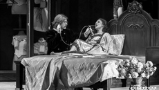 Премьера «Травиаты» по мотивам романа «Дама с камелиями» Александра Дюма-сына (режиссер-постановщик: Сергей Новиков) в оперном состоялась в июне 2026, зрители с нетерпением ждали открытия нового сезона, чтобы насладиться невероятно трогательным и красивым спектаклем снова: в сентябре, октябре и ноябре — один показ в месяц (12+) Фото: Андрей Заржецкий
