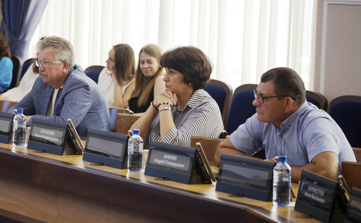 Депутаты предложили повысить оплату охране образовательных учреждений Новосибирска. Фото: Римма Асеева, пресс-служба Совета депутатов г. Новосибирска.
