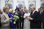 Президент России Владимир Путин отметил, что награждает специалистов, воспитавших героев страны, которые проявили доблесть, отвагу и мужество при выполнении боевых задач в ходе специальной военной операции. Фото: пресс-служба Президента России