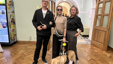 Анастасия (в центре) с Ольгой Корченко, руководителем благотворительного фонда «Сибач фонд», и продюсером киностудии «П.И.К. фильм», директором АНО «Центр творчества и искусства «Культурный мир», продюсером кинокомпании «Мерцана фильм» на киностудии «Амедиа» Владиславом Савиным. Фото: Дирекция креативных проектов Новосибирской области