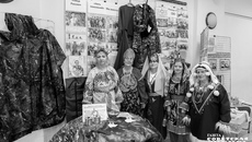 Команда из Сузунского района представила на фестивале не только фотографии, но и вещи, изготовленные для бойцов СВО. Фото: Андрей Заржецкий